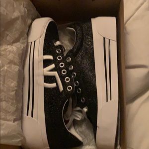 “Sid Ni” - Van shoes